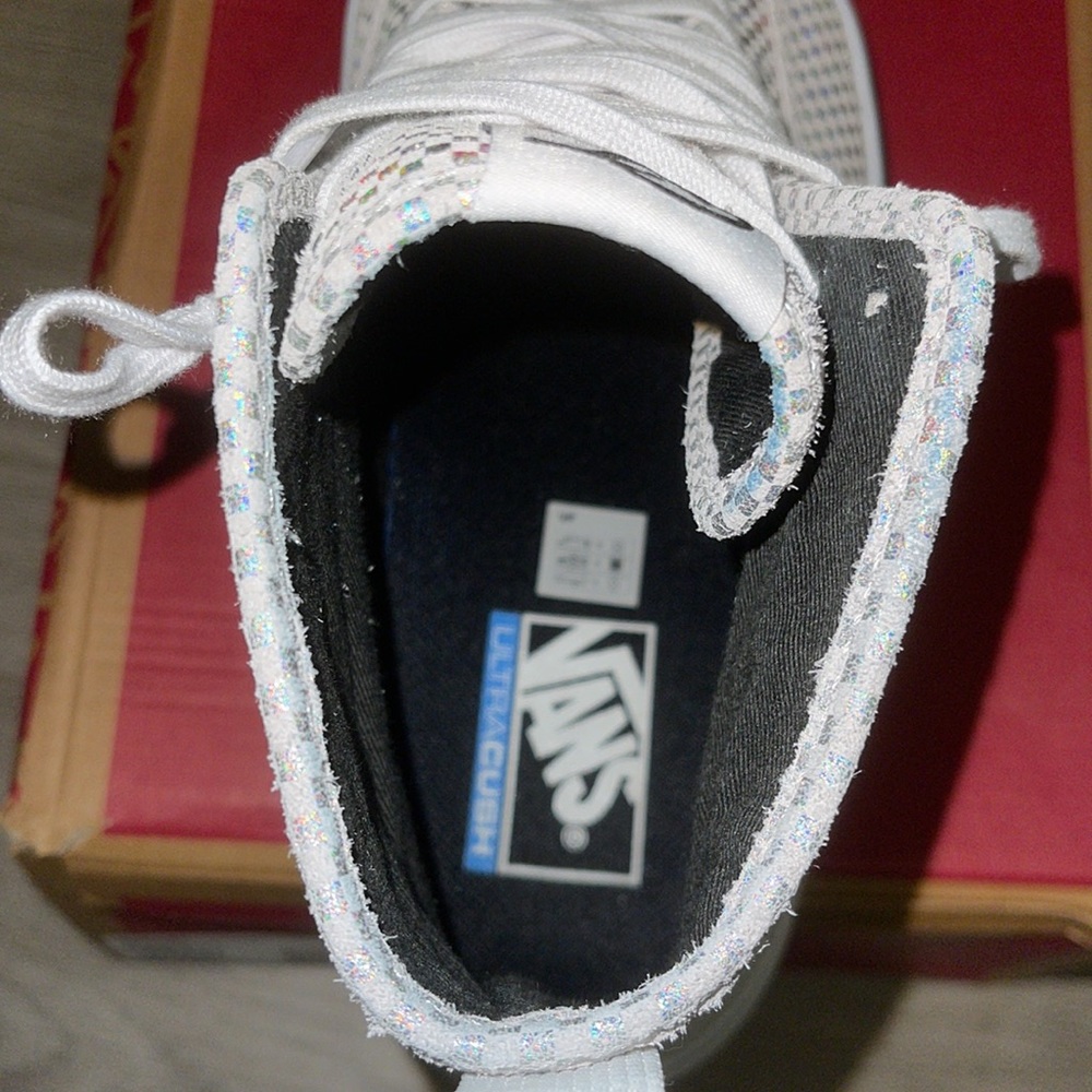 Vans - Picture 2 of 4